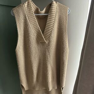 Amazon Essentials Beige V-Neck Sleeveless Sweater